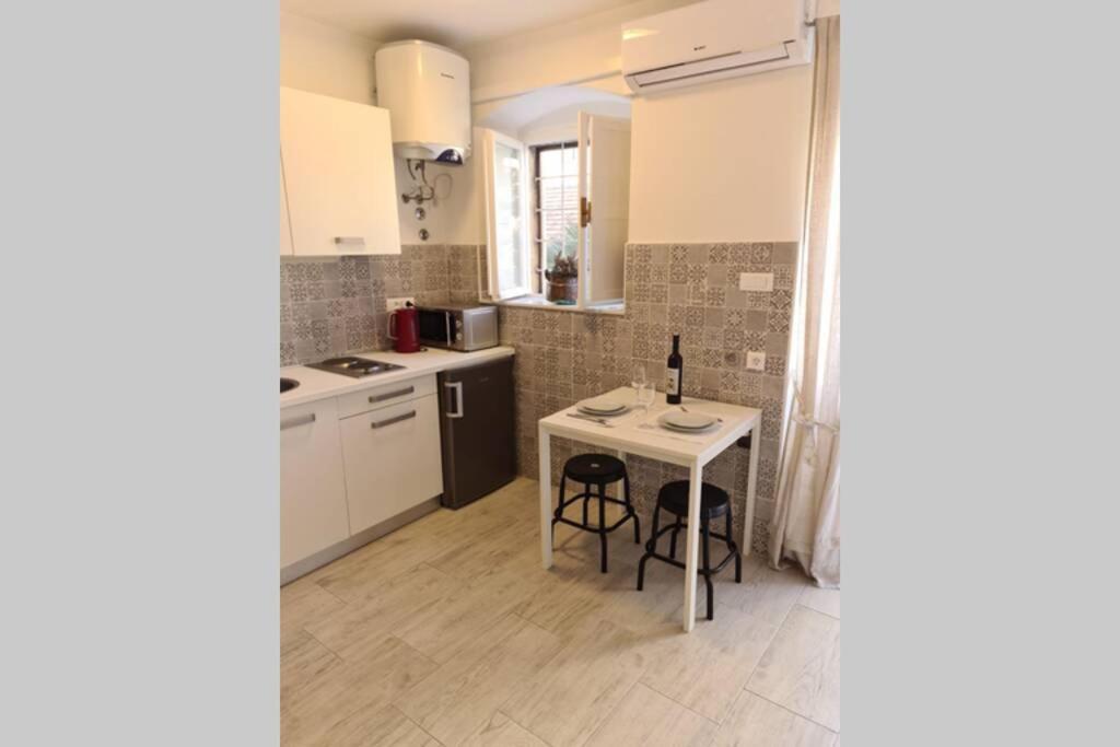Studio Apartment Marella Vis Exterior foto